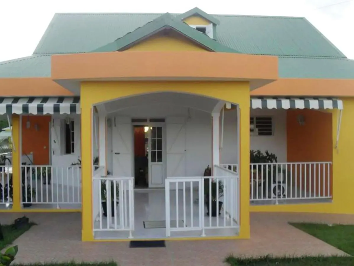 Maison Charmante Avec Jardin Clos A Sainte-Anne location