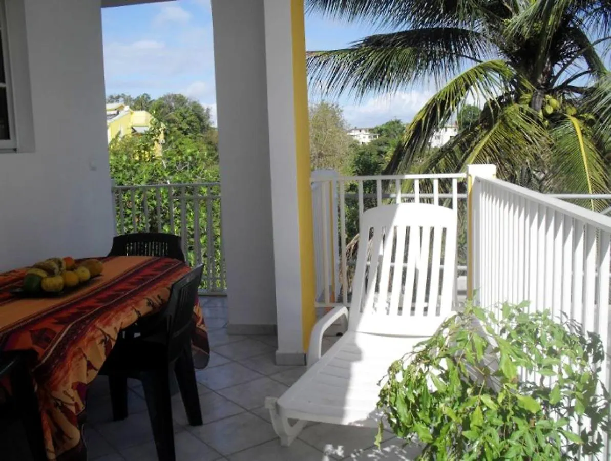 Maison Charmante Avec Jardin Clos A Sainte-Anne